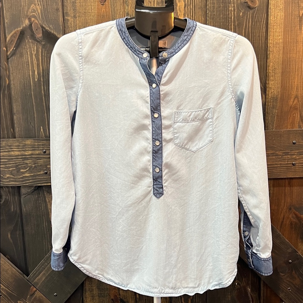 Vince Chambray Blue‎ Color Block Top XS Denim Snap Neutral Soft Quiet Luxury